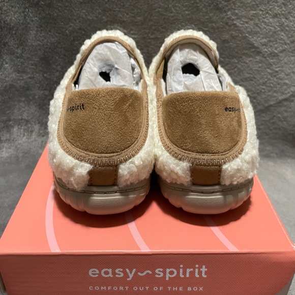 EASY SPIRIT WOMEN'S 8 M SHERPA SLIPPERS - Picture 4 of 7